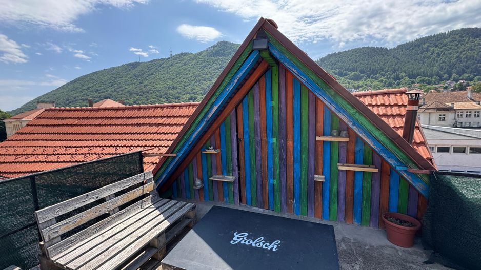 Casă în centrul istoric al Brașovului – 2 intrări, curte comună - Poză 23