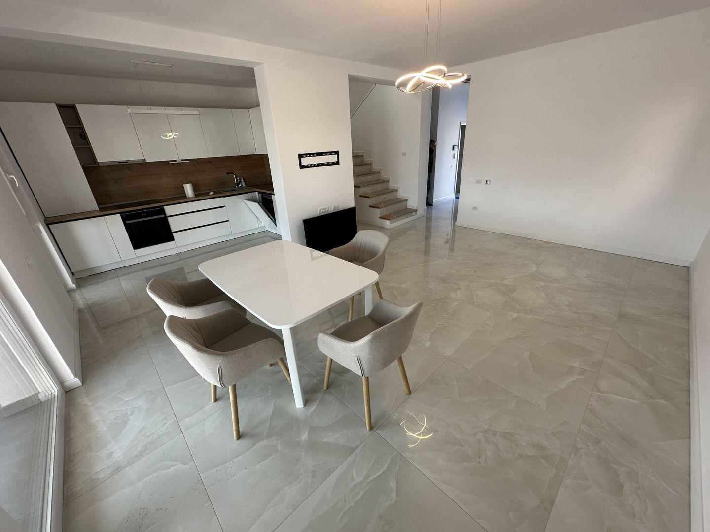 Duplex despărtit  prin garaj zona Ikea - Poză 10