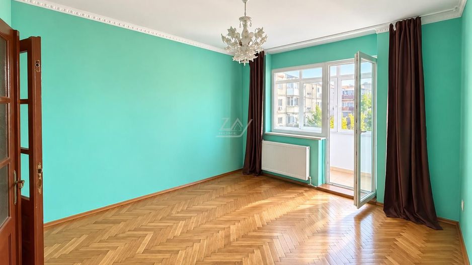 Bloc tip asociatie - zona Kiriac. 4 camere, 3 balcoane. Garaj si boxa. - Poză 12