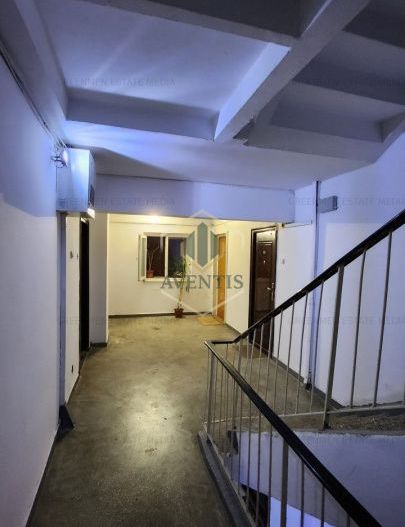 Garsoniera decomandata, bloc din 1982 reabilitat termic, Piata Muncii Baba Novac - Poză 14