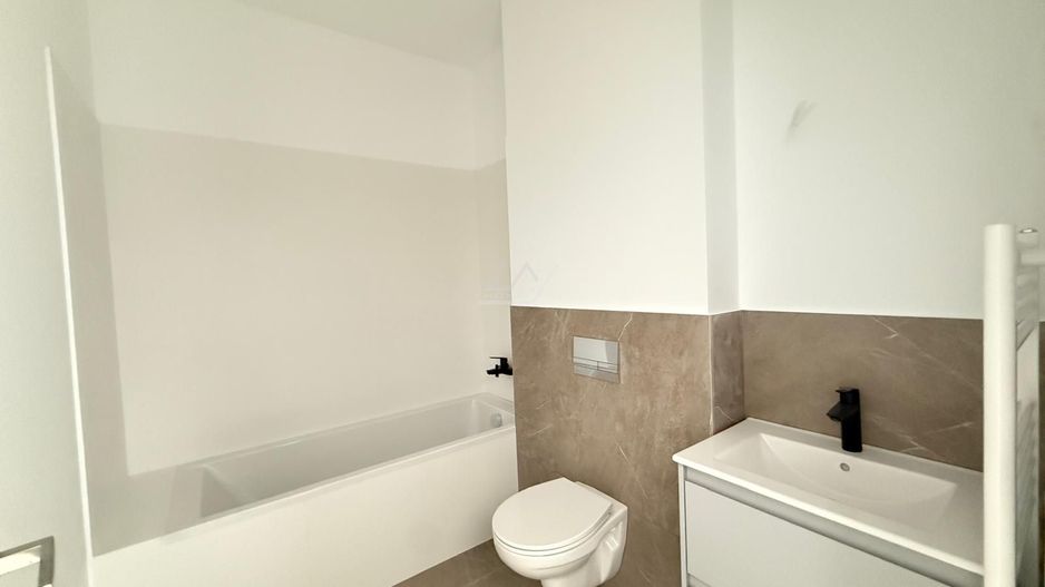 Bucatarie inchisa. Lift. Loc de parcare. - Poză 5