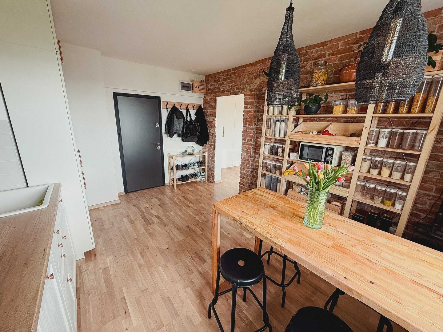 Apartament renovat complet, mobilat ,balcon 9 mp, view panoramic. - Poză 1