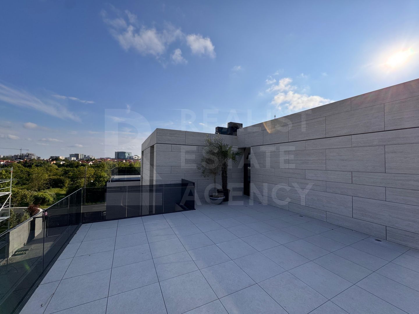 Vilă spațioasă, 5 camere, Nordul Bucureștiului. - Poză 8