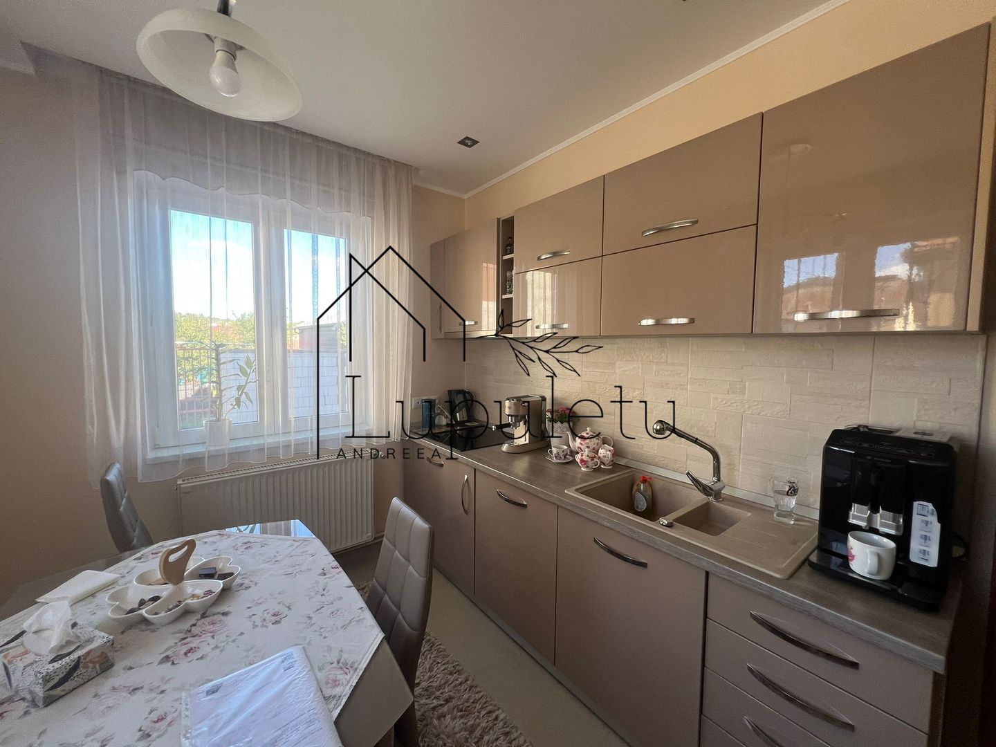 Casa de Vanzare Rasinari | 6 Camere | 200 MPU | Teren 979 MP | - Poză 3