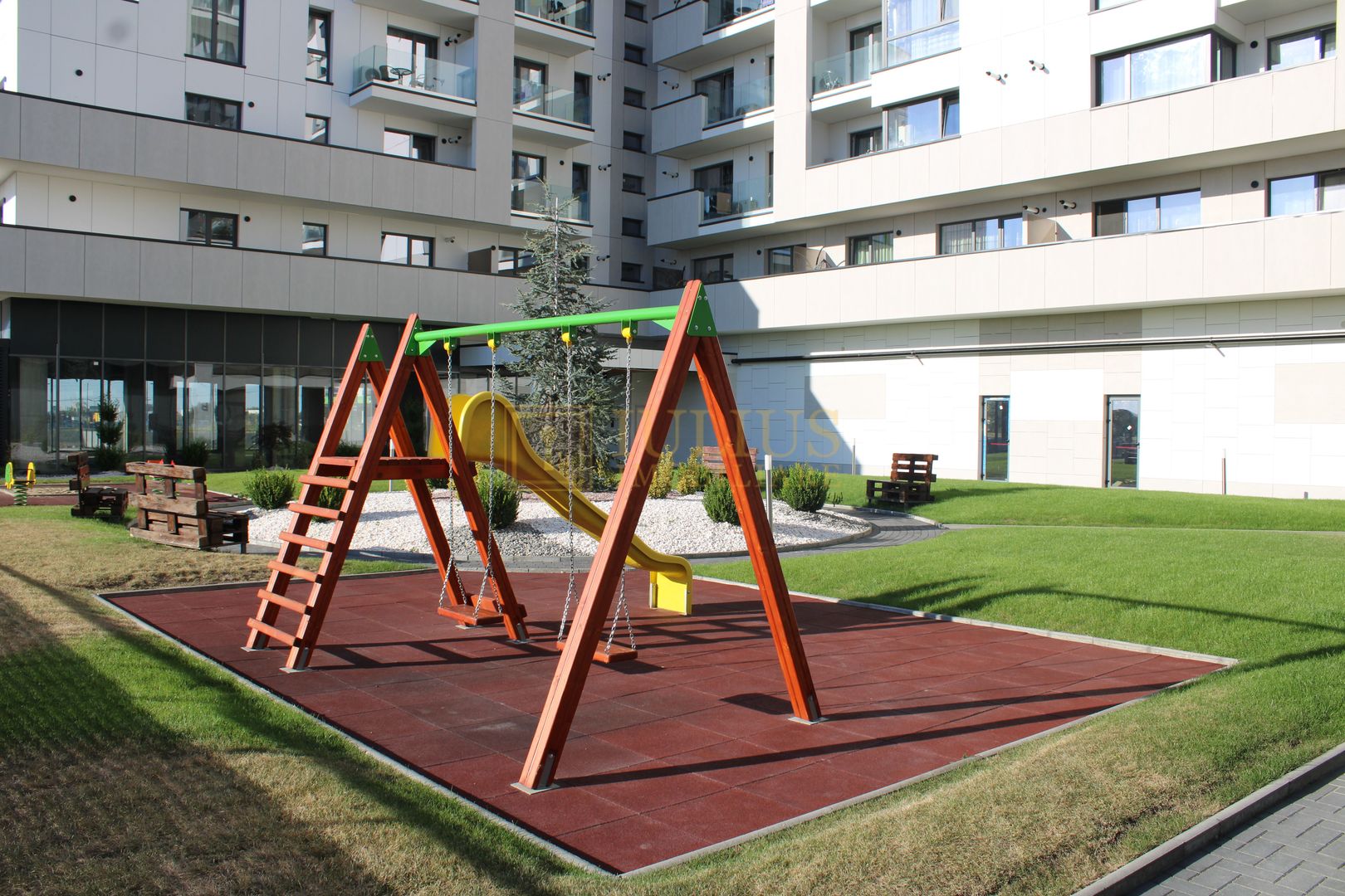 Modern amenajat, zona de nord - Campeador. - Poză 25