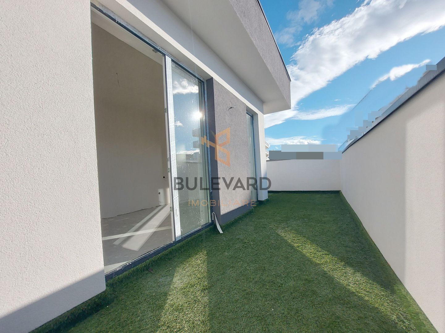 Apartament cu 2 camere+ terasa de 19 mp! - Poză 1