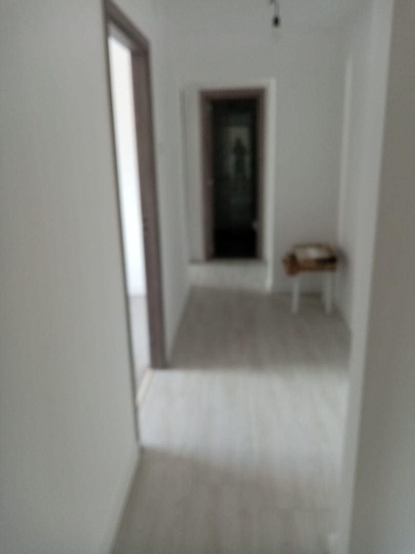 Vând APARTAMENT renovat - Poză 2