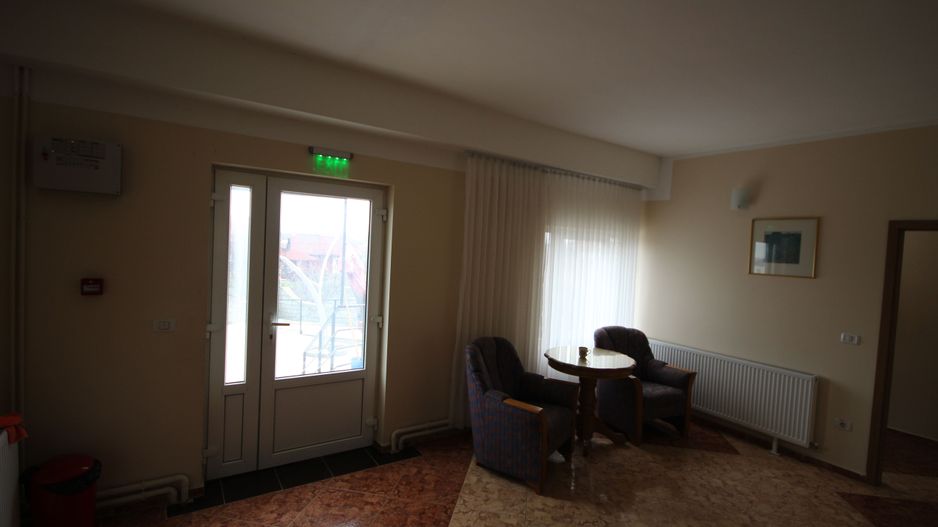 Vila  destinatie camin batrani - Poză 6