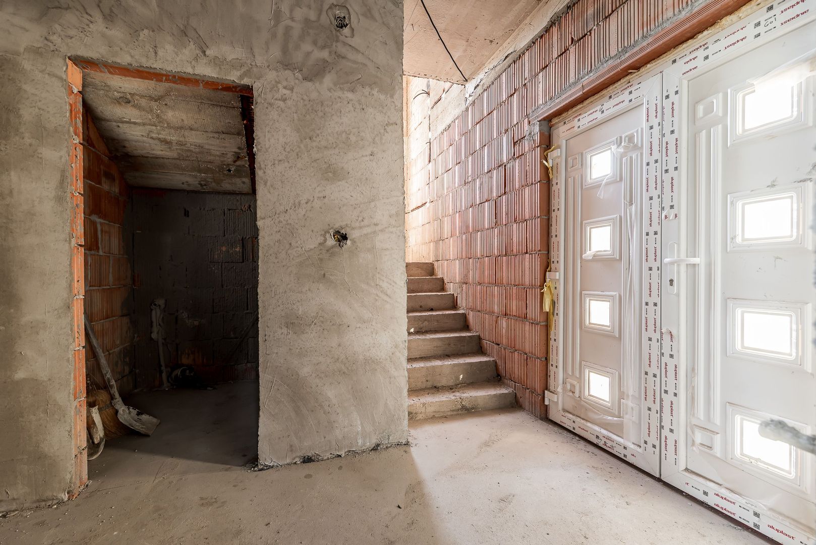 Casă Nouă cu etaj semifinalizată în Aradul Nou, zonă excelentă - Poză 5