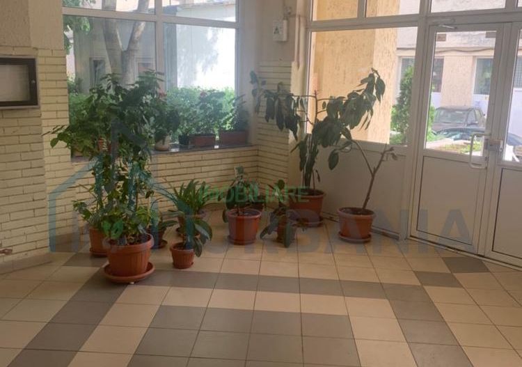 Inchiriez apartament 3 camere - Poză 1
