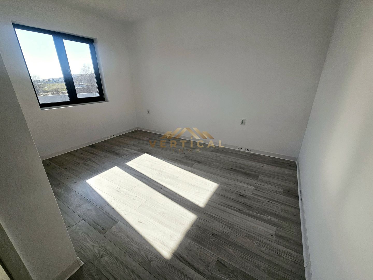 Casa pe un singur nivel cu 4 camere - comuna Berceni - Poză 6