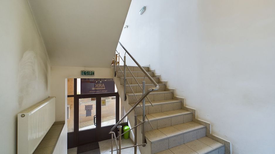 Clădire de birouri cu chiriași existenți - Poză 7