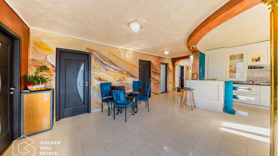 Casa spatioasa cu piscina si teren generos in Bujac - Poză 2