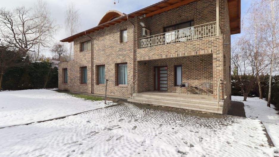 Casa deosebita cu teren de 900mp in cartierul Faget - Poză 1