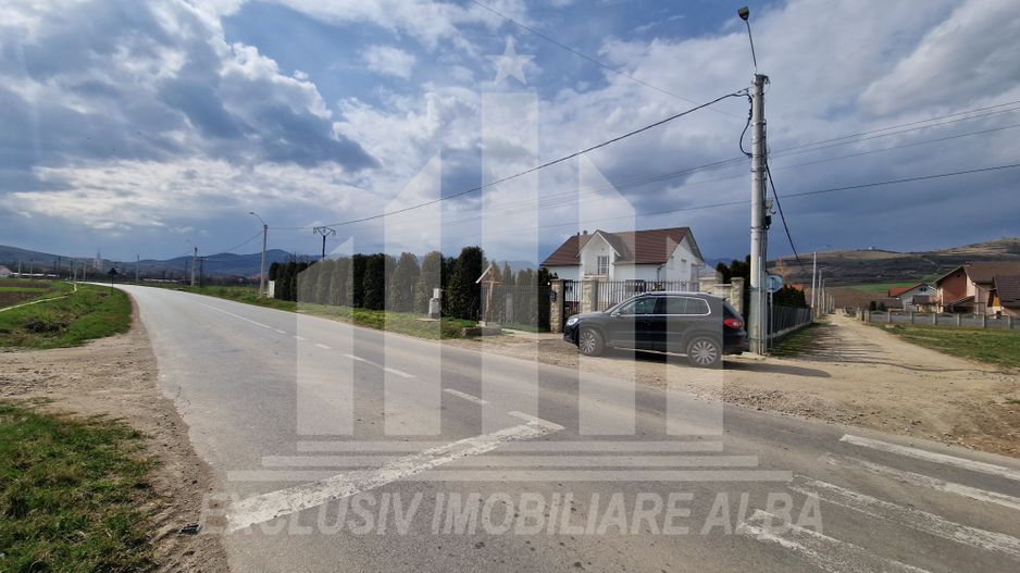 Teren intravilan | De vanzare | 1080 mp | 22 ml deschidere | Ighiu - Poză 4
