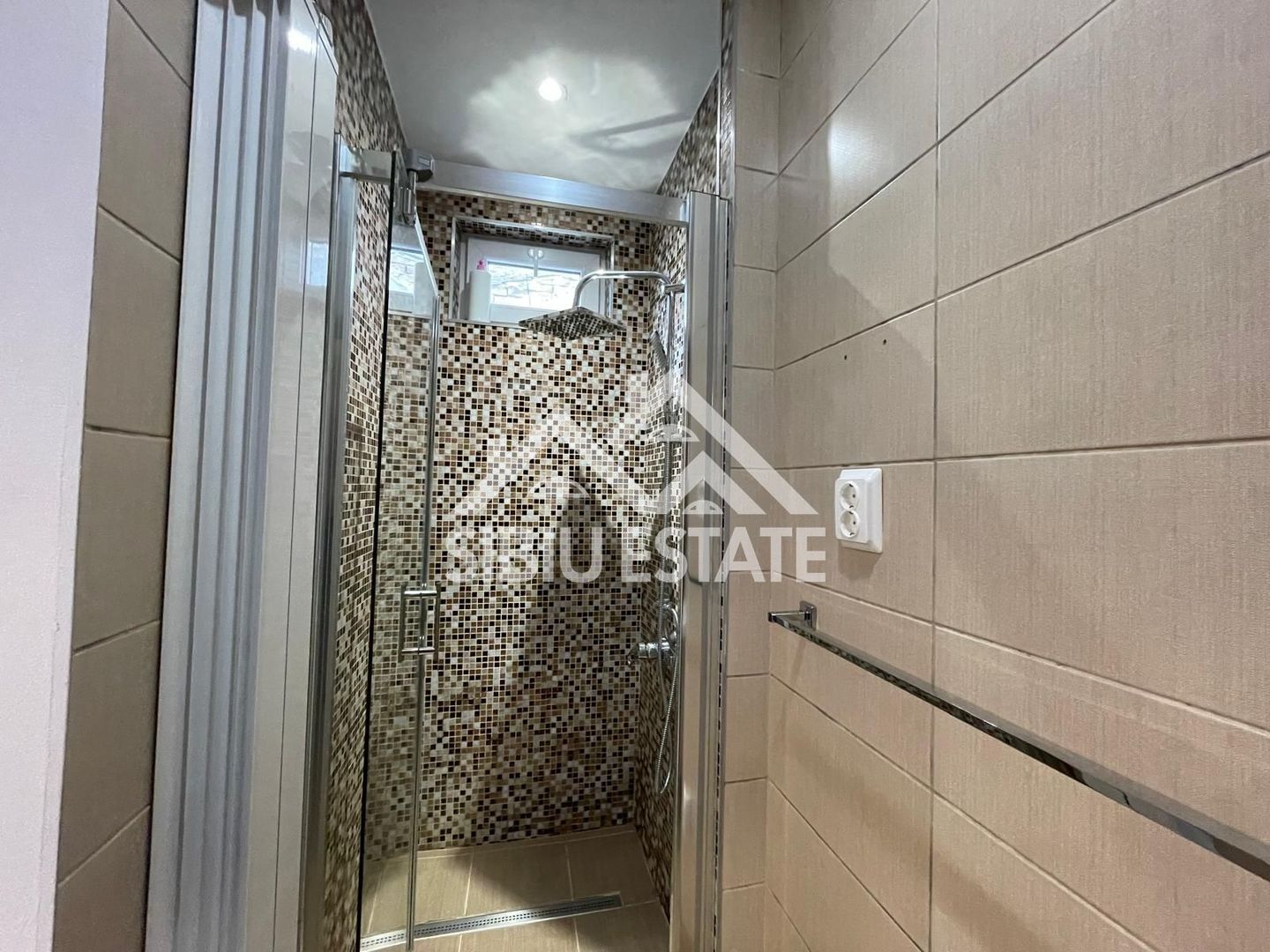 Afacere la cheie 2 unitati de cazare in regim hotelier ULTRACENTRAL - Poză 11