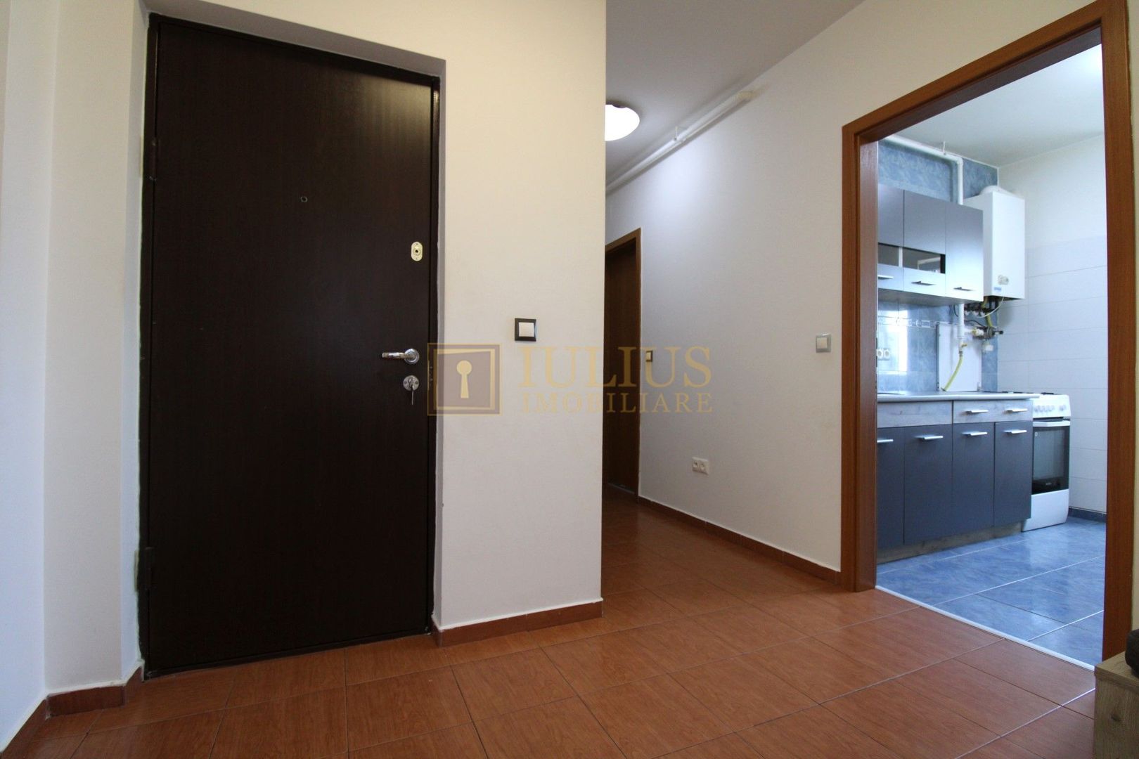 Aradului; decomandat, bucatarie inchisa. Parcare privata inclusa. - Poză 11