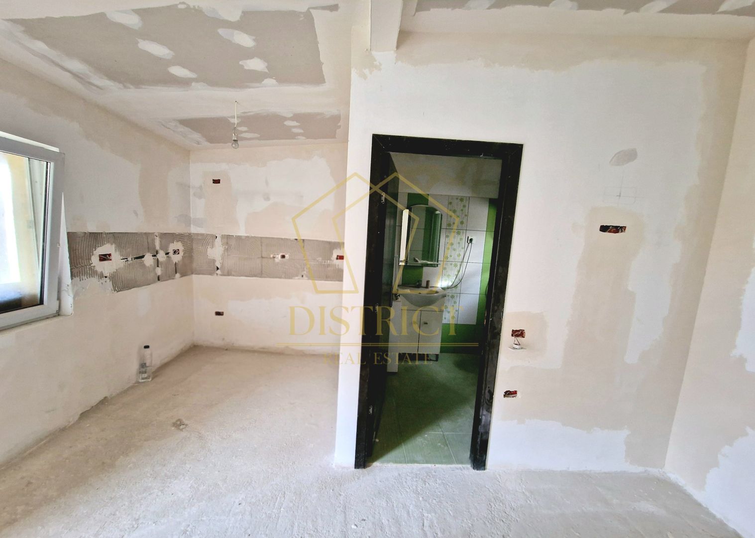 Casa individuala impartita in 2 apartamente | Ianova - Poză 15