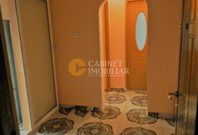 Apartament cu 2 camere decomandat zona Podul de Fier ideal pentru investitii - Poză 3