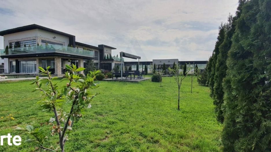 Vila ultrafinisata 550 mp utili si 2000 mp teren amenajat in Sibiu - Poză 8