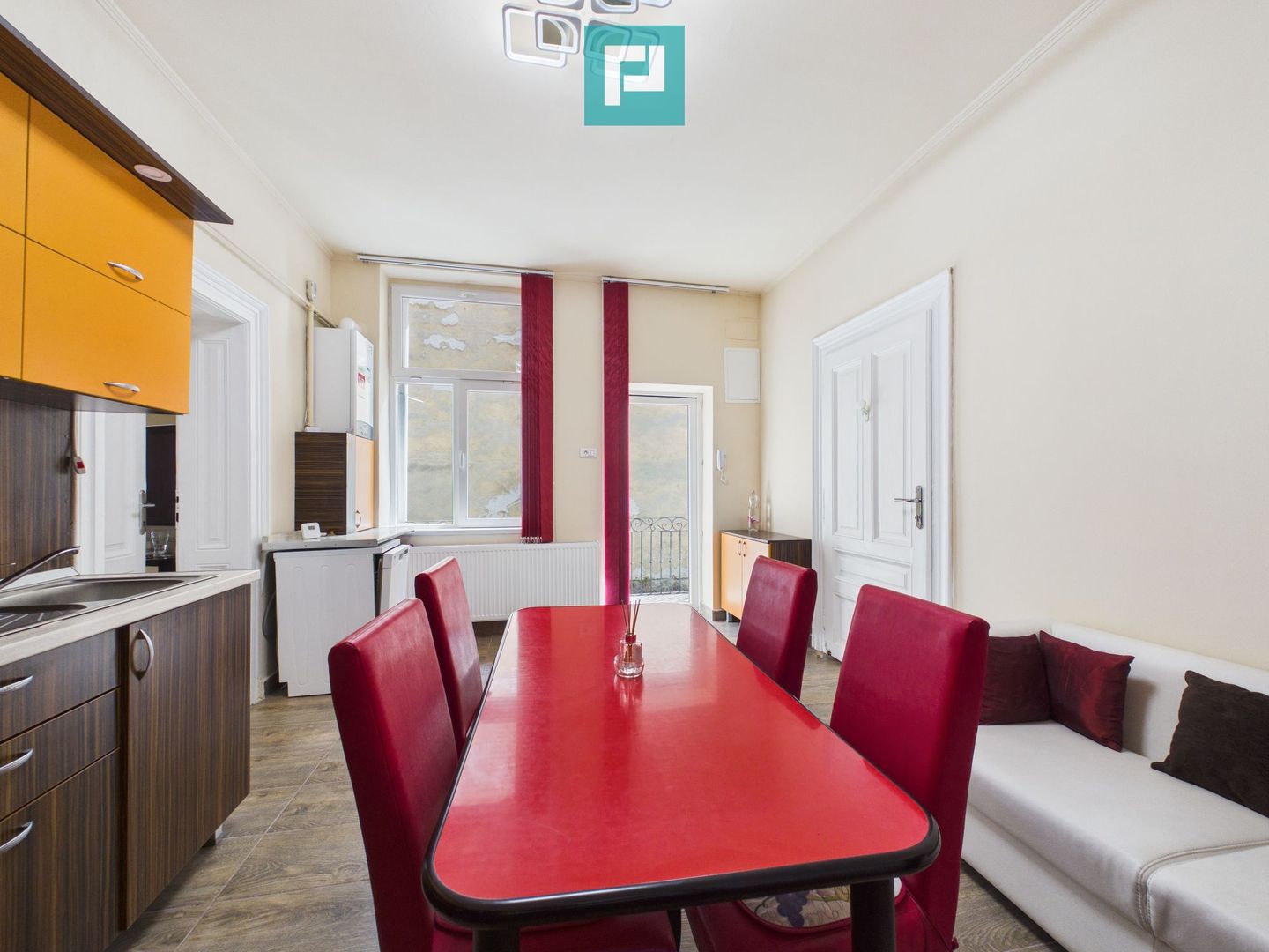 Apartament ultracentral, renovat, cu garaj - Poză 6