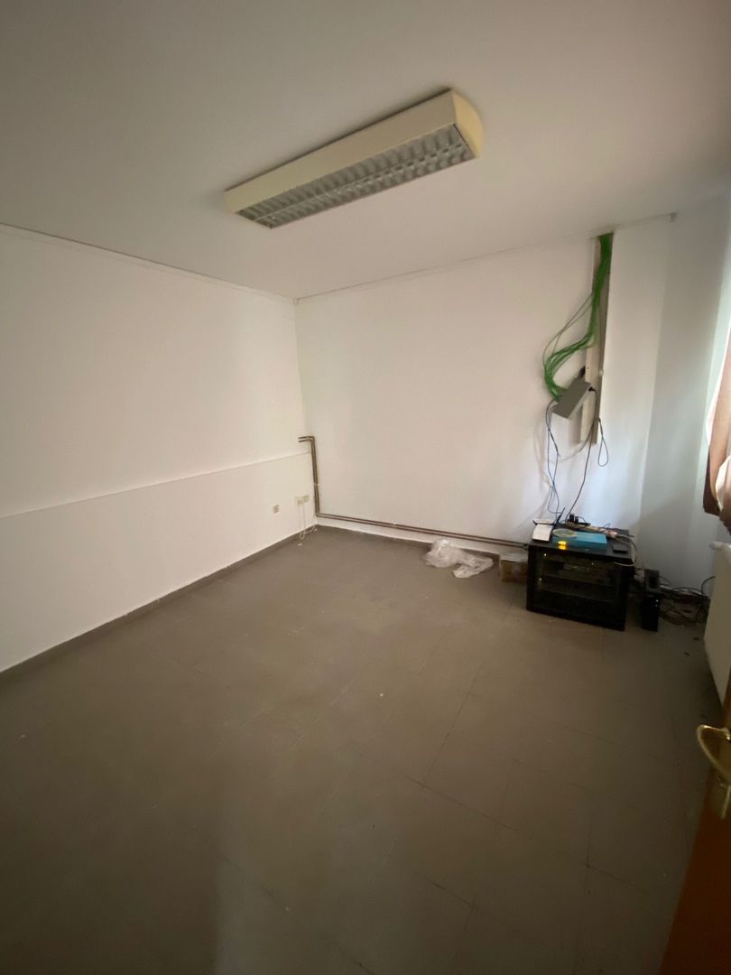 Hala 700mp  - 1040 mp cu spatiu de birouri zona de S - Poză 7