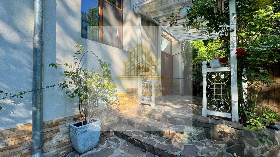 Spre Vânzare Proprietate remarcabilă cu 6 camere în inima Iașului ! - Poză 4