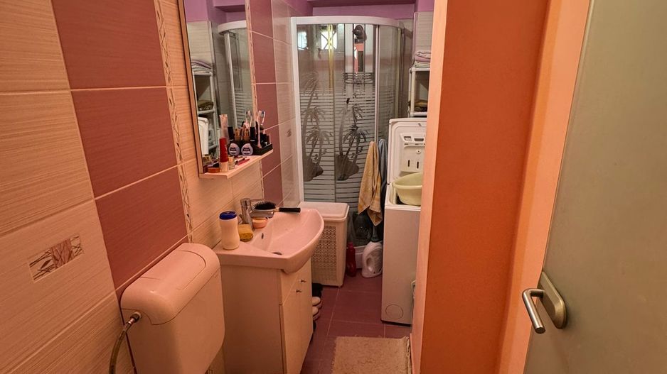 Decomandat si spatios - Poză 14