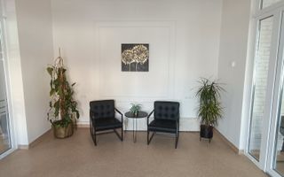 Spatiu comercial de inchiriat, pretabil birou, 20 mpu, mobilat, Sebes - Poză 1