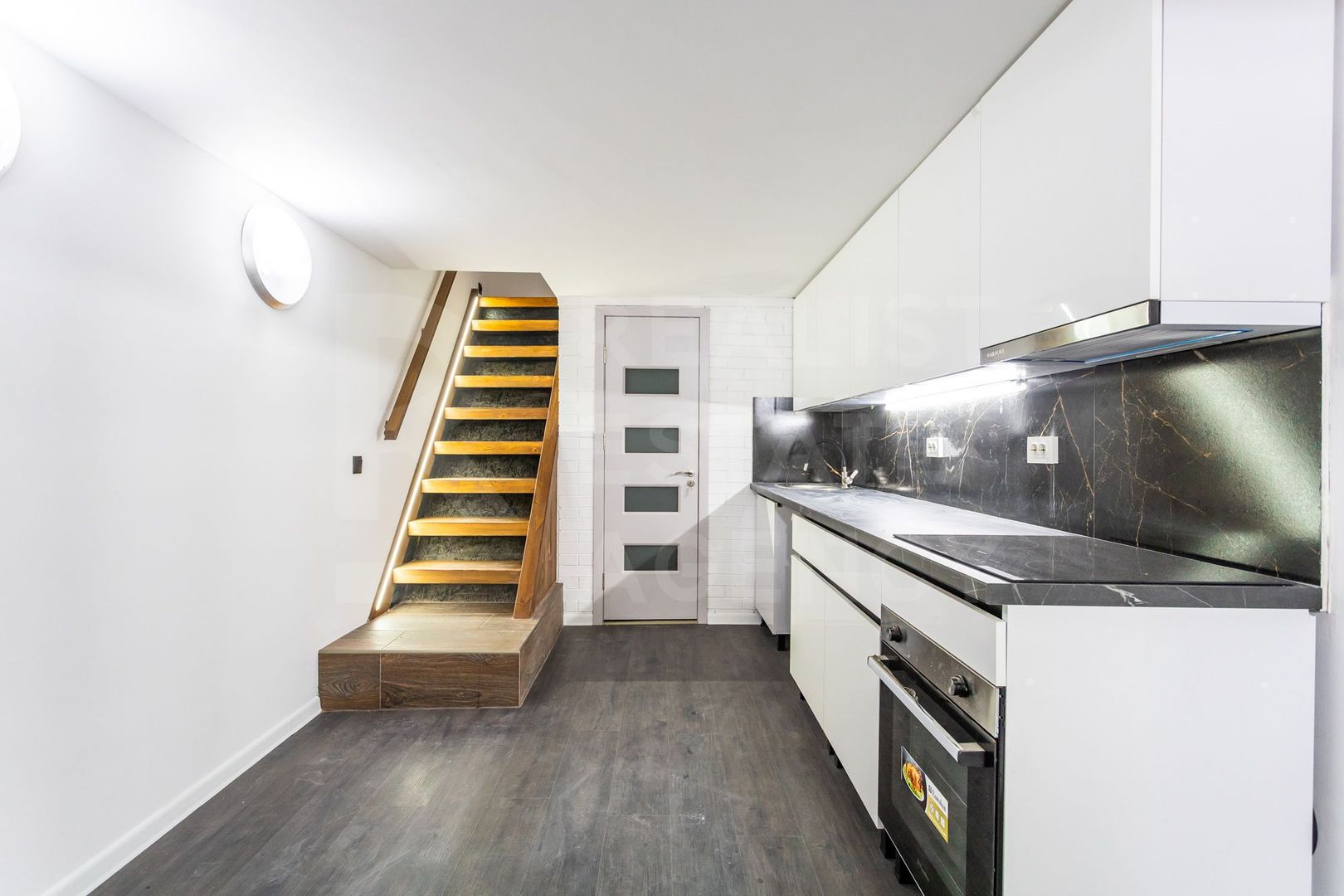 Vânzare, casă, 2 camere, str. Stejarilor, Vadului Vodă - Poză 2