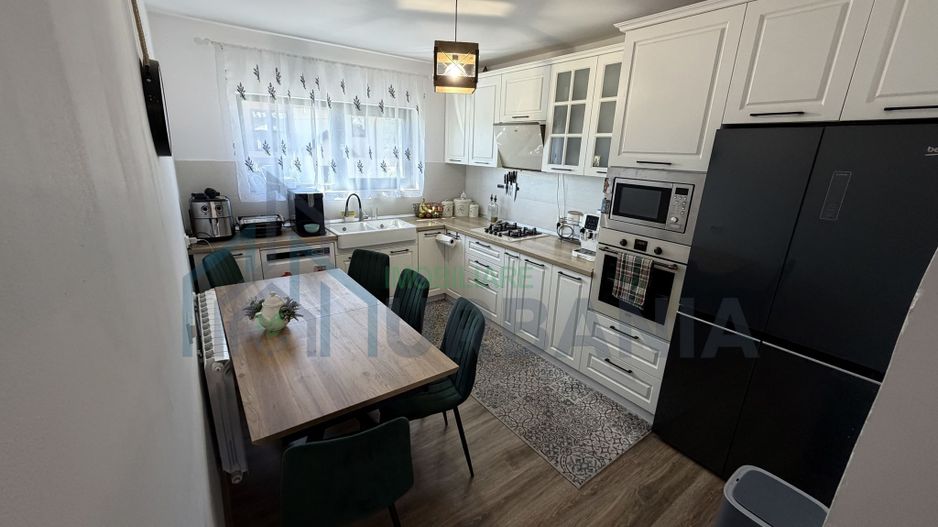 Casă de vânzare, 5 camere, mansardă, mobilată și utilată, Miroslava - Poză 2