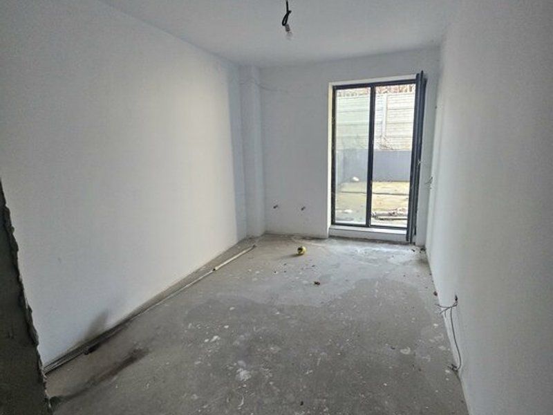 Apartament 2 cam nemobilat  si curte proprie - Poză 3