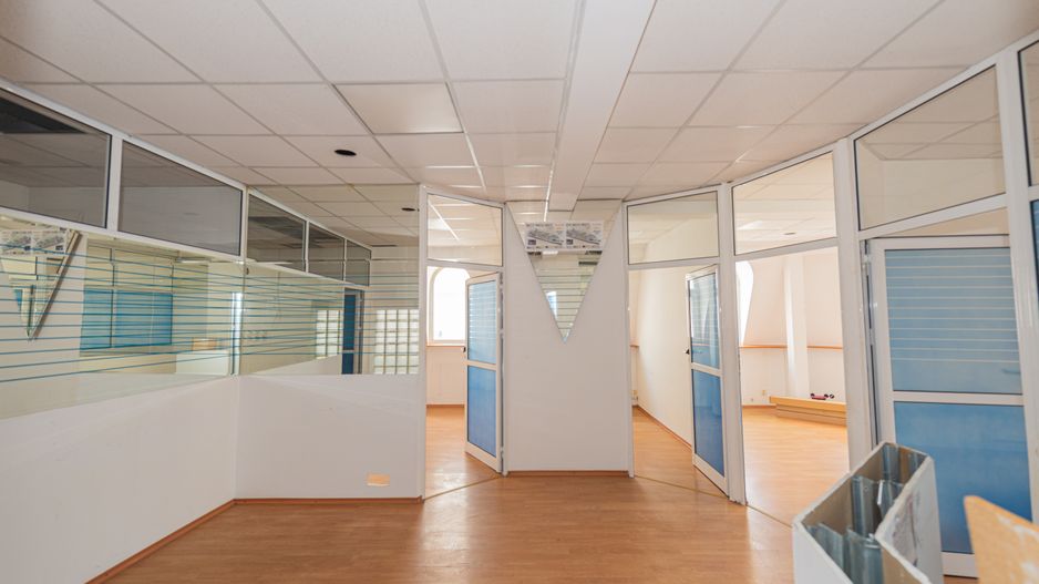 Spatiu comercial de inchiriat, 9 camere, 3 bai, Universitate, 120mp - Poză 4
