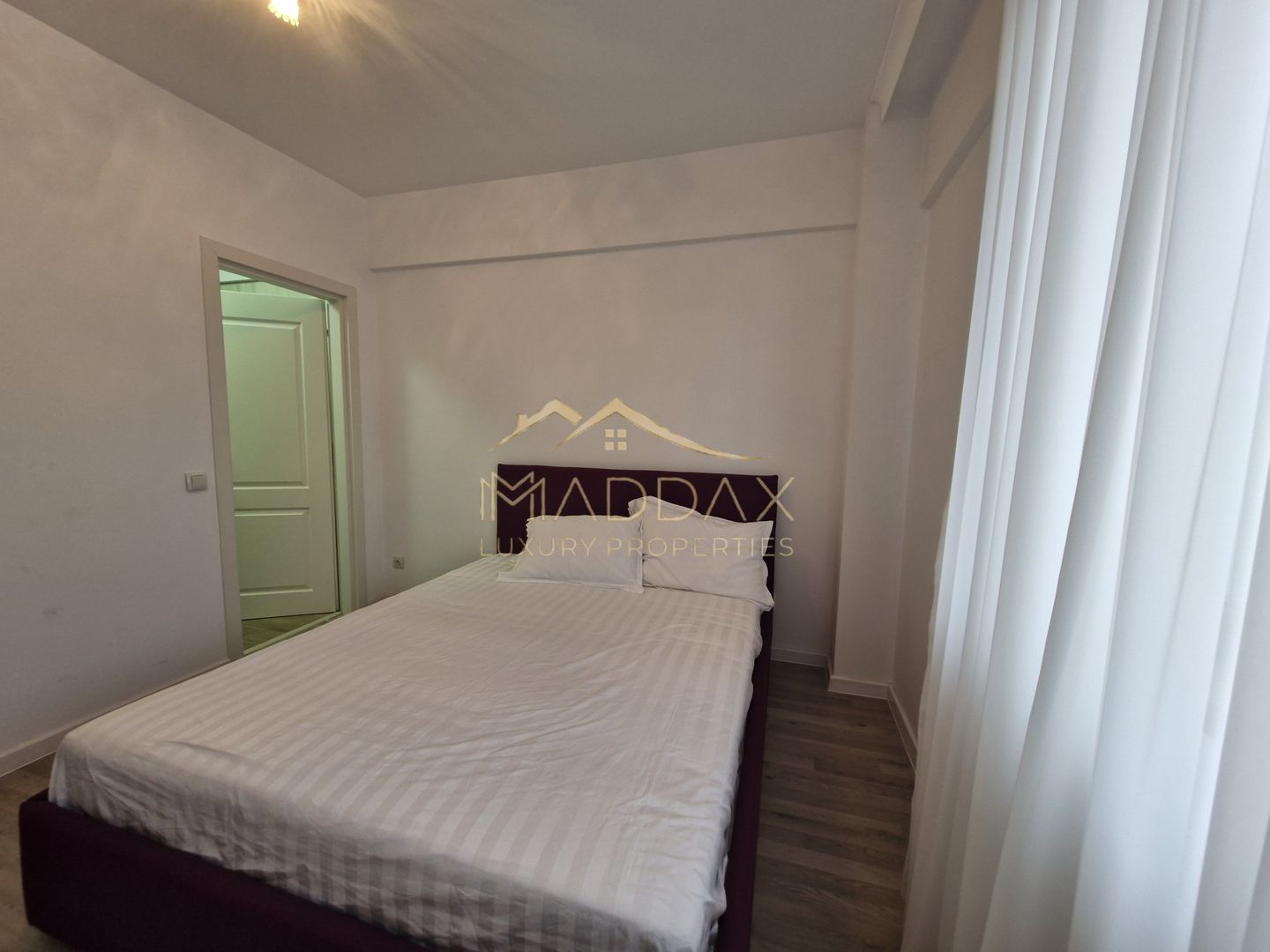 Apartament *4 camere *110mp* // Parcare - Poză 10