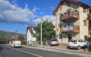 Pensiune 10 camere cu restaurant // teren 900 mp // Moieciu de Jos - Poză 3