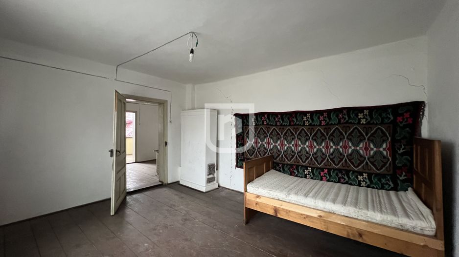 De vanzare casa, atelier fierarie, 4 anexe - 2507 mp in Manastirea Humorului - Poză 2