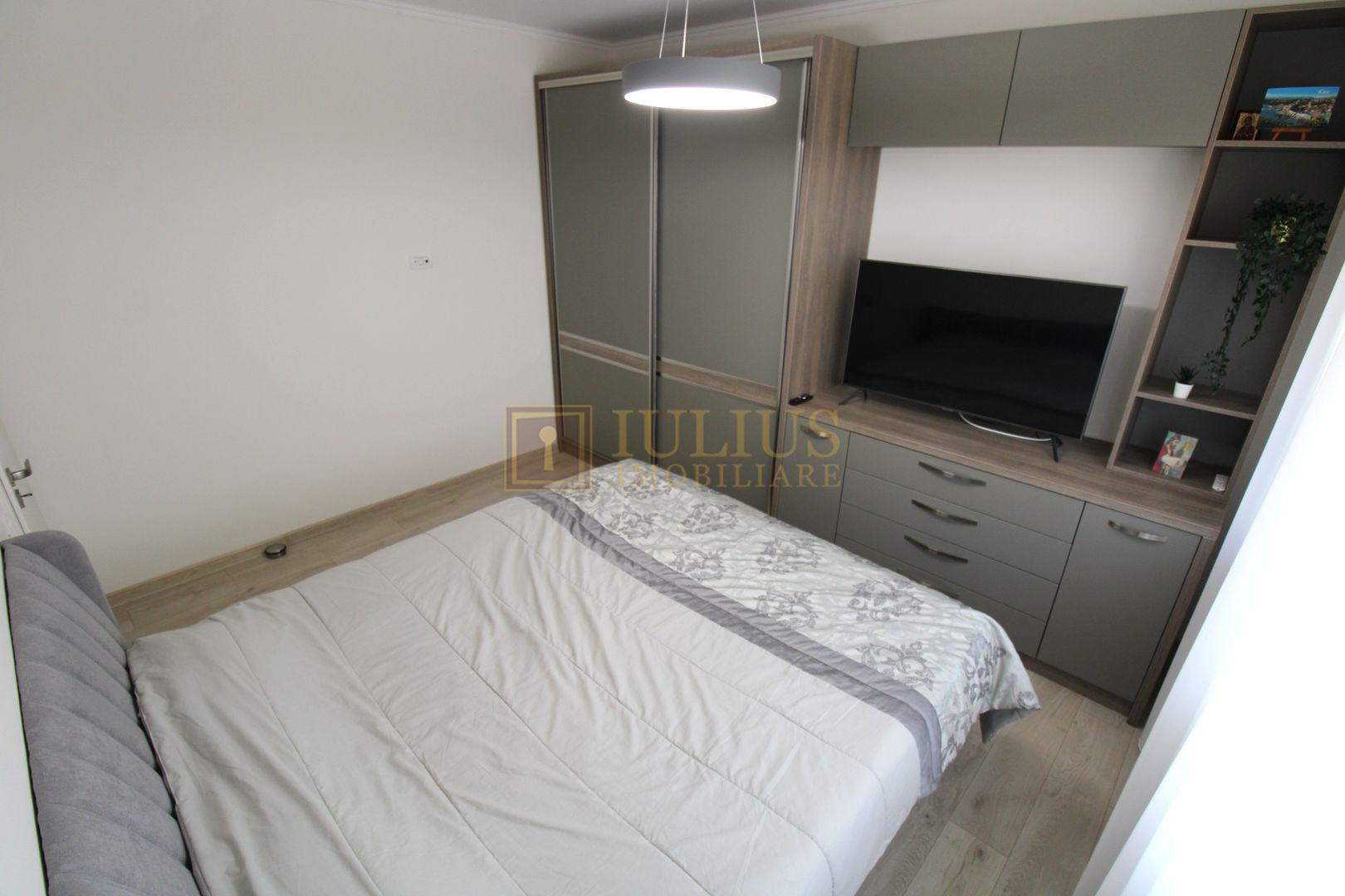 Gradina si terasa + debara; 3 camere mobilate la superlativ. - Poză 12