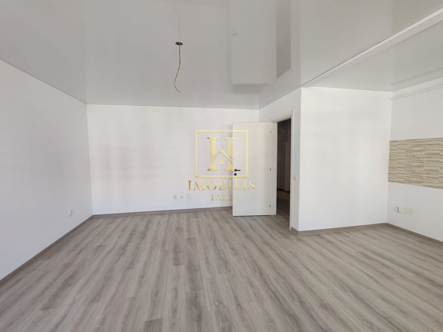 Apartament NOU 3 camere 89 mp Copou 145000 euro - Poză 1