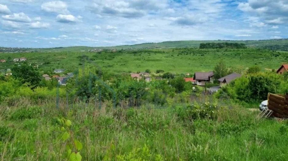 Teren intravilan în zona Bucium, 1070 mp, cu vedere panoramică și pădure în spate - Poză 1