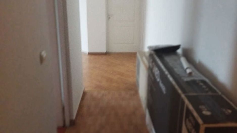 BRASADAS vinde ap 2 cam etaj 2/3 zona CENTRALA. - Poză 2