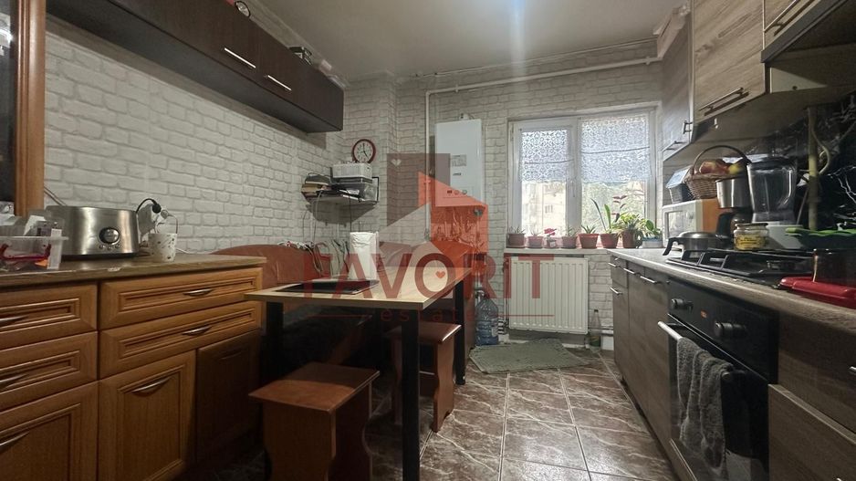 4 camere | COMISION 0 | centrala proprie | etaj 1 | decomandat | - Poză 3