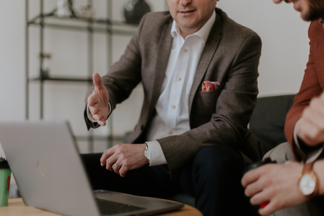 
    
    De ce să colaborezi cu un consultant imobiliar Ascendo:
  
  