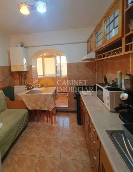 Etaj 1, bloc din 1982, zona Dacia-2 camere decomandat - Poză 4