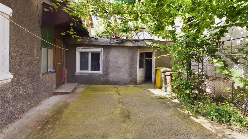 Casă cu 3 camere de vânzare în Bujac - Poză 2