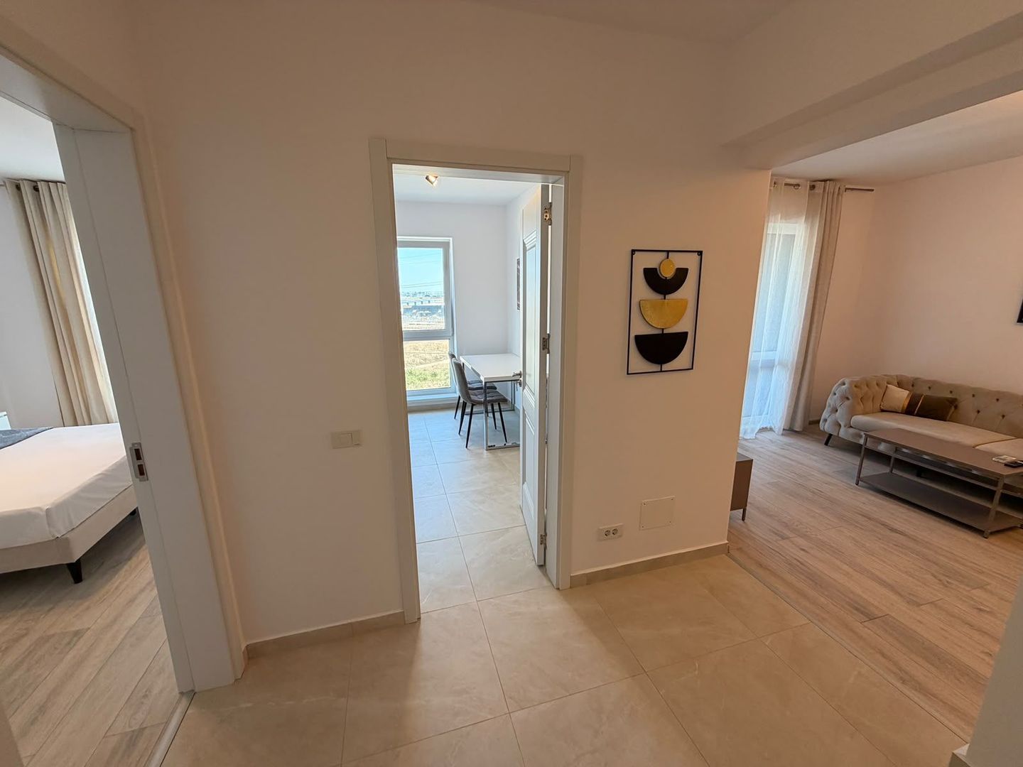 AP. 2 CAMERE- PARCARE INCLUSA, CENTRALA, BUCATARIE INCHISA, MODERN - Poză 4