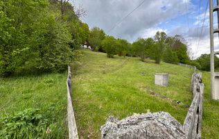 Parcelă spațioasă, casă de vacanță aproape de hanul Asszonybosszantó