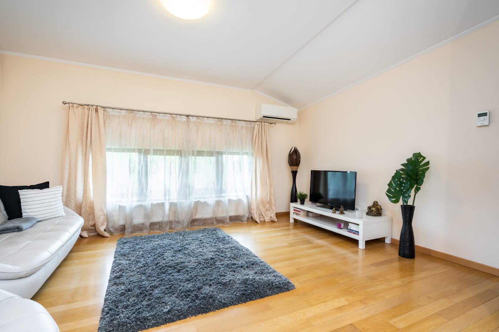 Vilă premium 11 camere | Dămăroaia | saună | fitness | teren 1.000mp - Poză 14