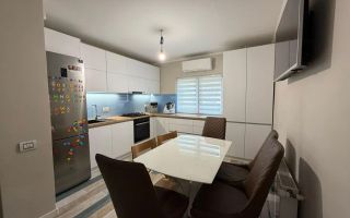 Apartament modern cu 3 camere, garaj și parcare, în zonă liniștită. - Poză 1