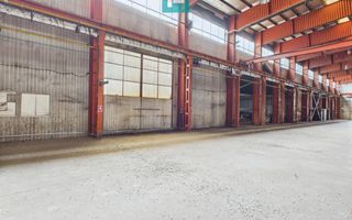 Hală industrială cu pod rulant și parcare betonată - Poză 10