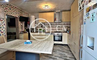 Apartament de vânzare la curte comuna cu 3 camere, Ultracentral,Oradea - Poză 2